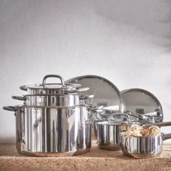 • قابلمههای سرویس IKEA 365+ روی اجاق گاز